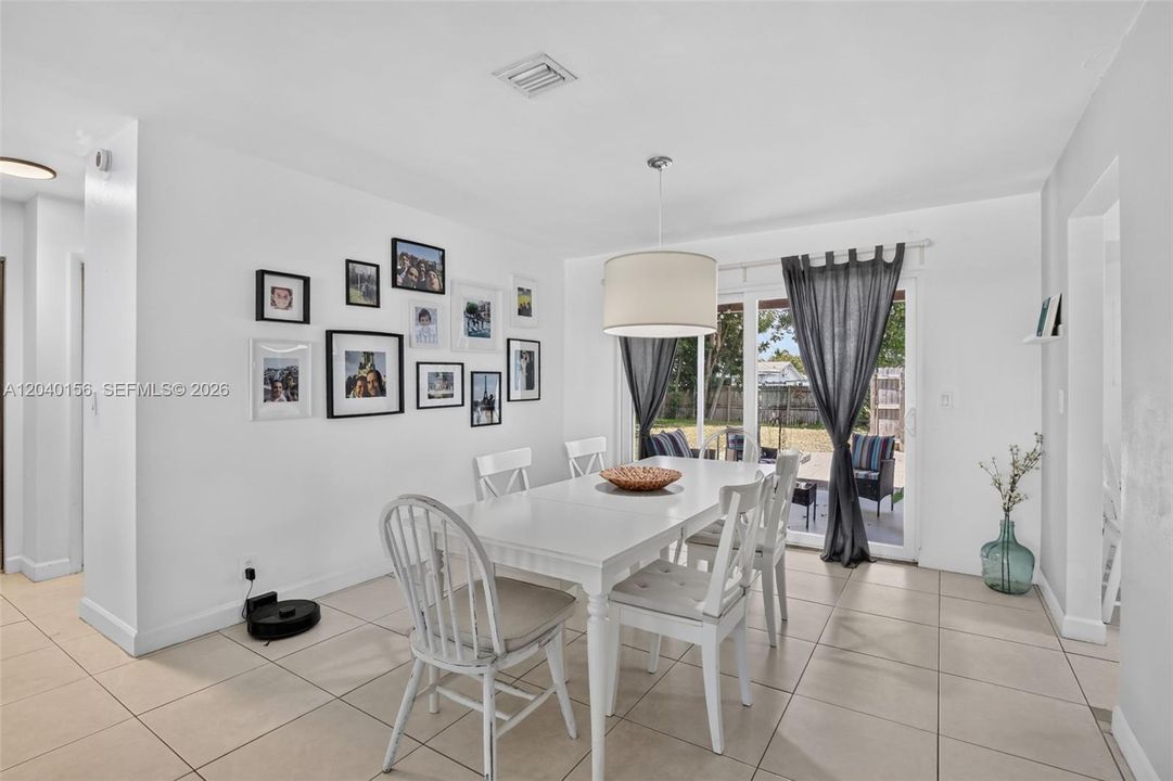 En Venta: $610,000 (3 camas, 2 baños, 1579 Pies cuadrados)