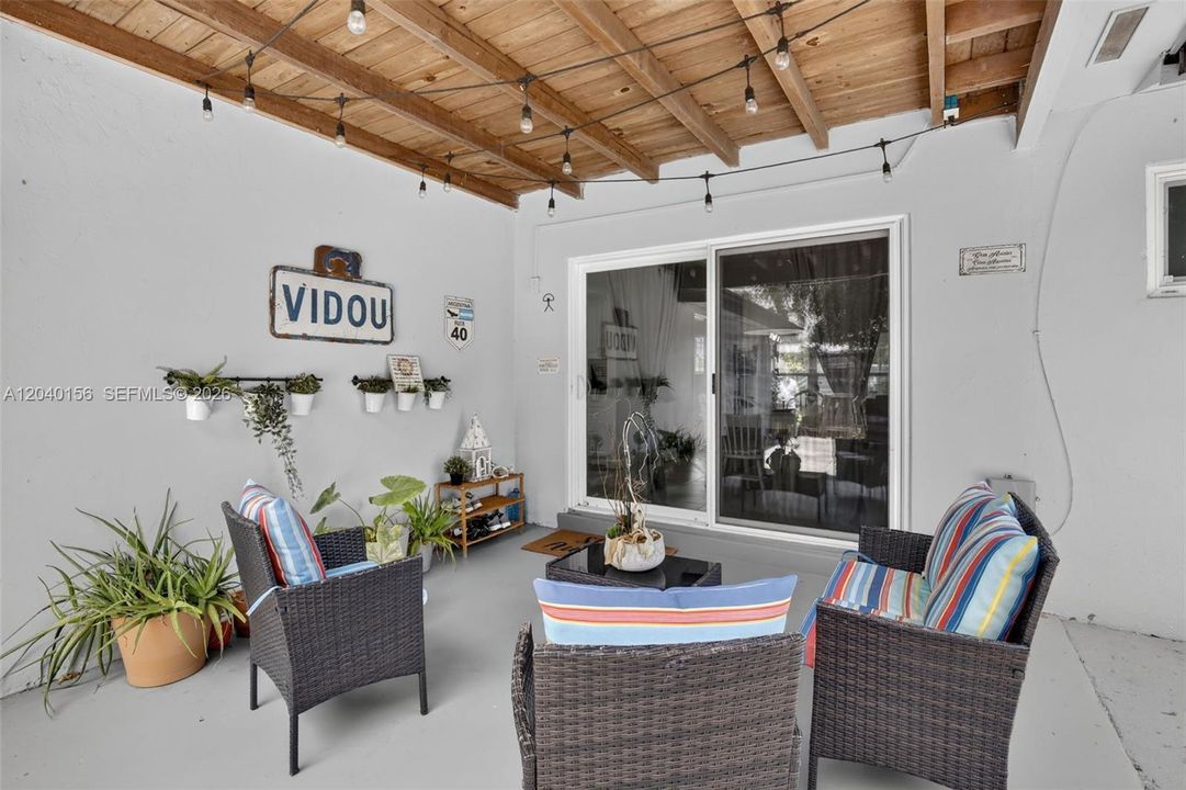 En Venta: $610,000 (3 camas, 2 baños, 1579 Pies cuadrados)