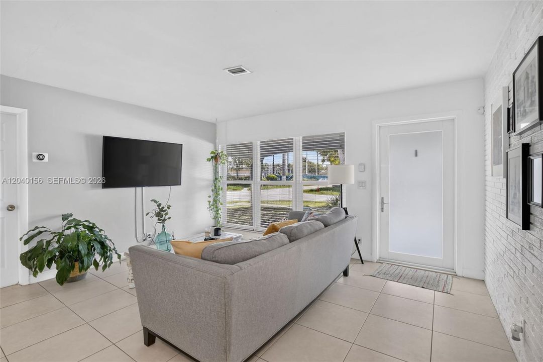 En Venta: $610,000 (3 camas, 2 baños, 1579 Pies cuadrados)