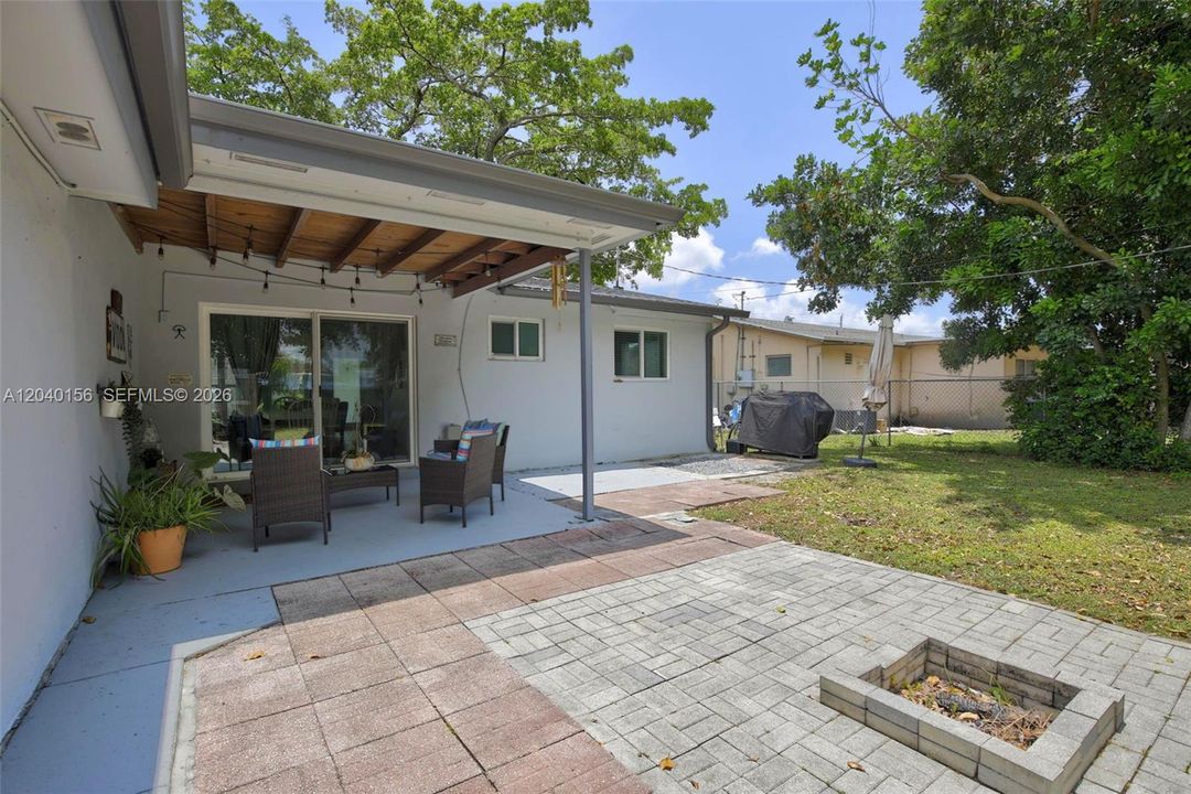 En Venta: $610,000 (3 camas, 2 baños, 1579 Pies cuadrados)