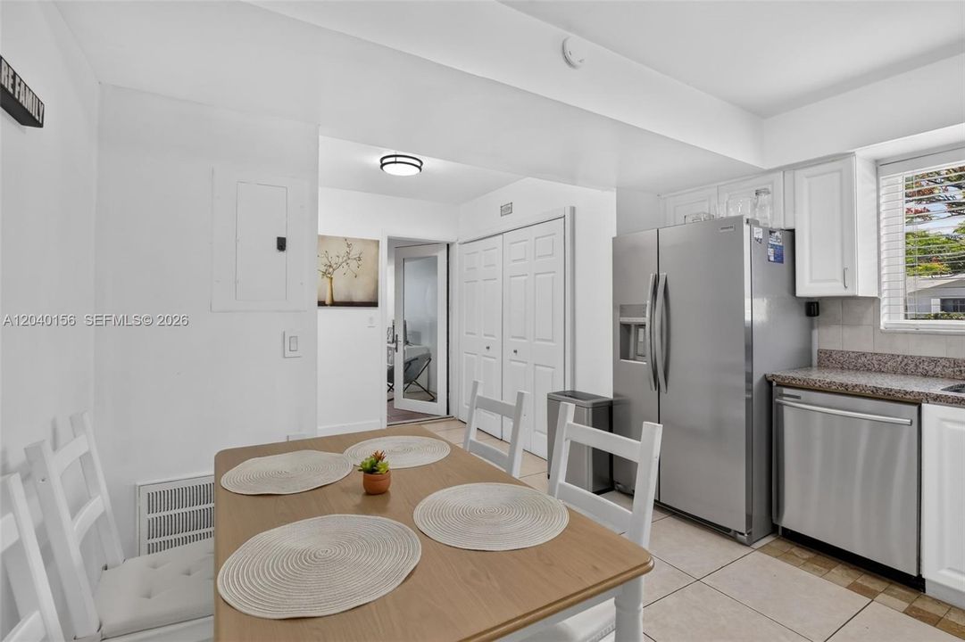 En Venta: $610,000 (3 camas, 2 baños, 1579 Pies cuadrados)