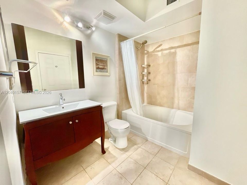 For Sale: $575,000 (2 beds, 2 baths, 1116 Square Feet)
