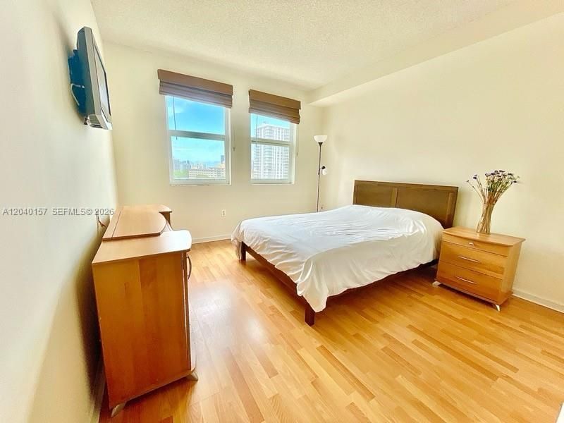 For Sale: $575,000 (2 beds, 2 baths, 1116 Square Feet)