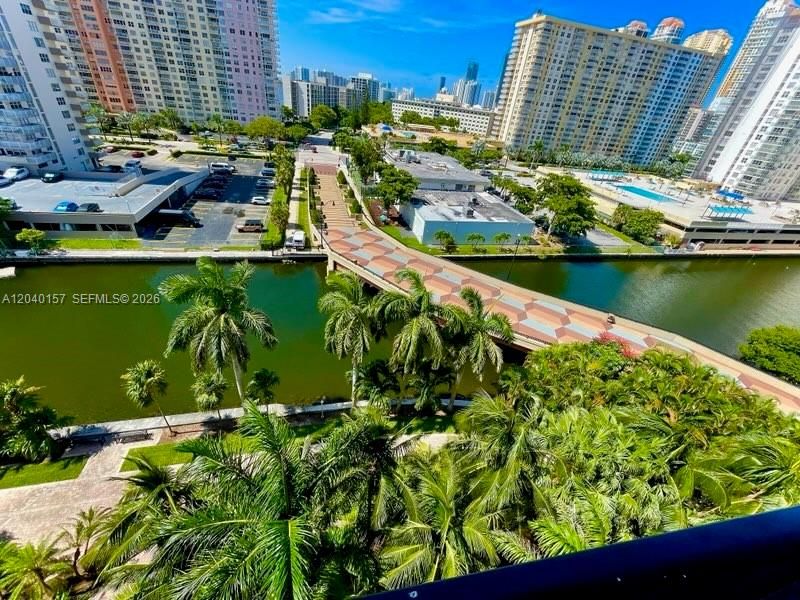 На продажу: $575,000 (2 спален, 2 ванн, 1116 Квадратных фут)