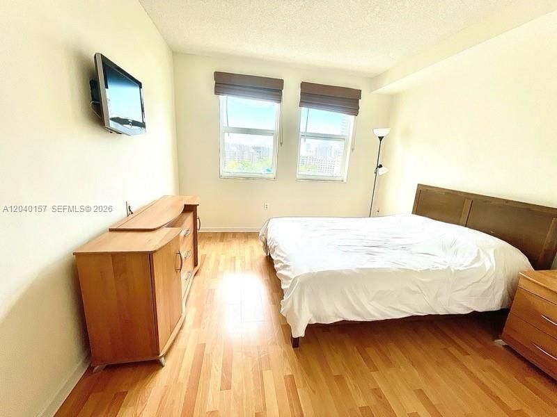 For Sale: $575,000 (2 beds, 2 baths, 1116 Square Feet)