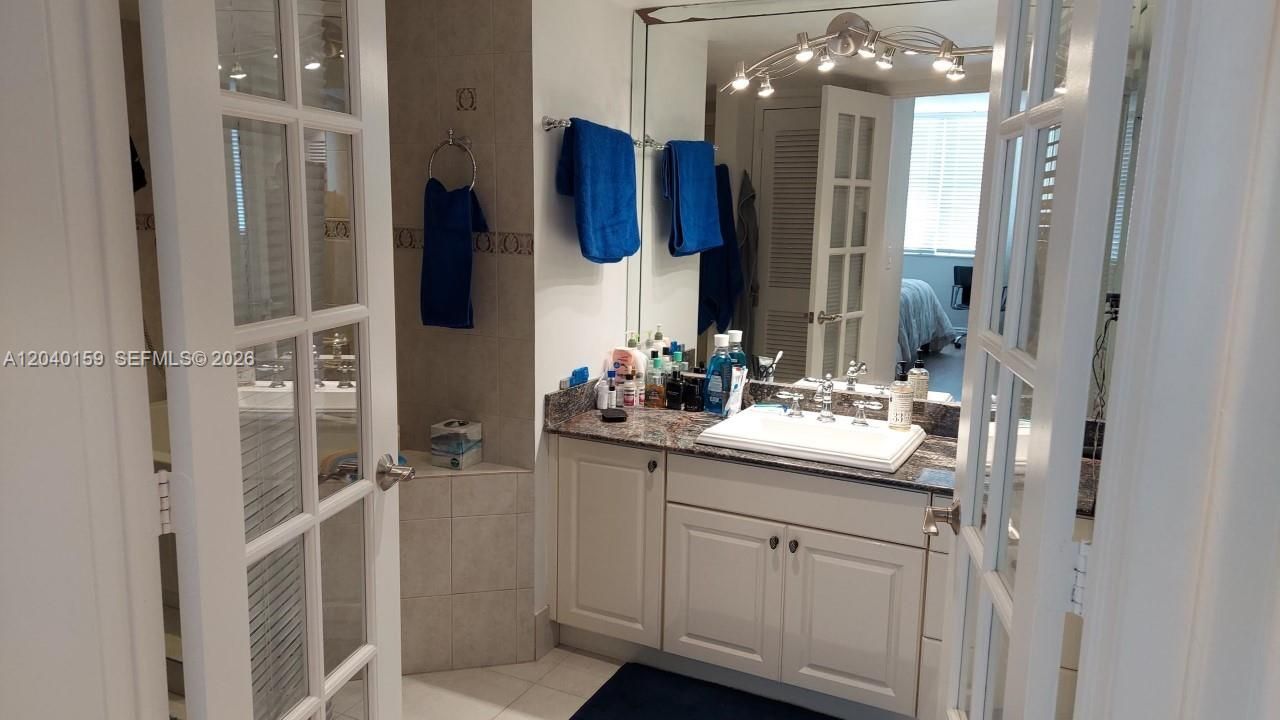 For Rent: $3,400 (2 beds, 2 baths, 1222 Square Feet)