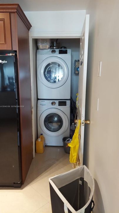 For Rent: $3,400 (2 beds, 2 baths, 1222 Square Feet)