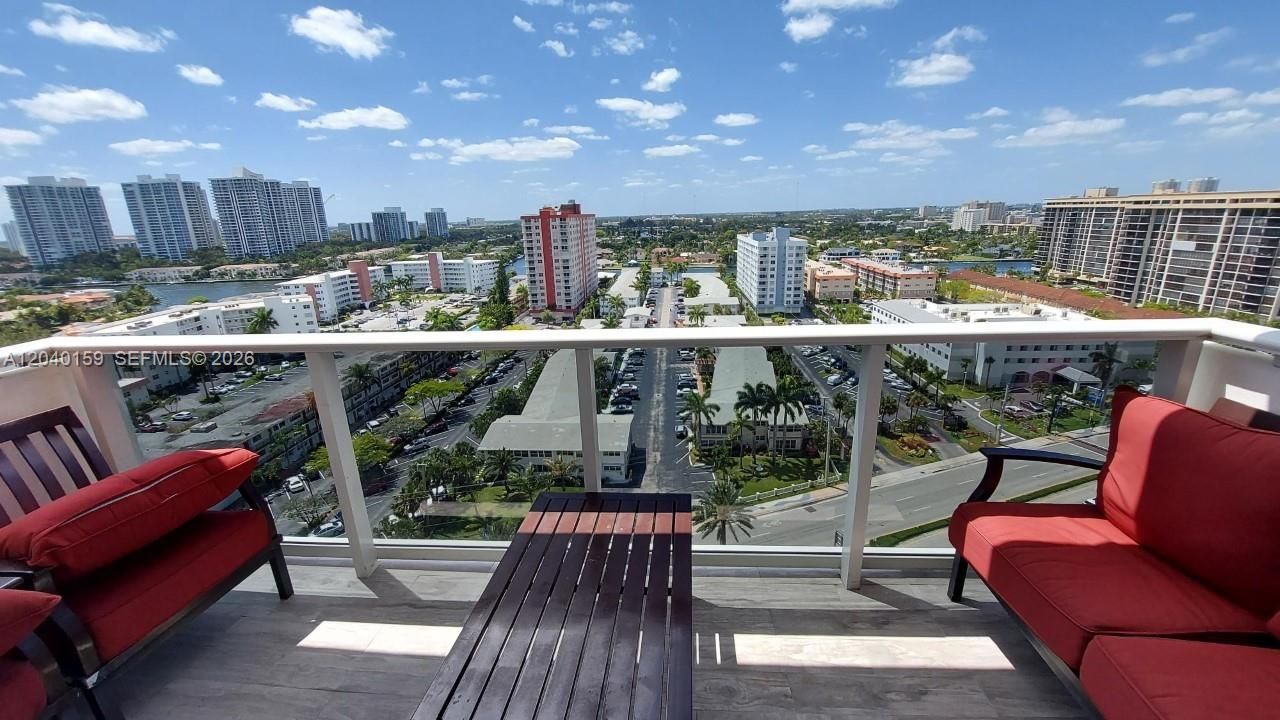 For Rent: $3,400 (2 beds, 2 baths, 1222 Square Feet)