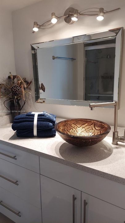 For Rent: $3,400 (2 beds, 2 baths, 1222 Square Feet)
