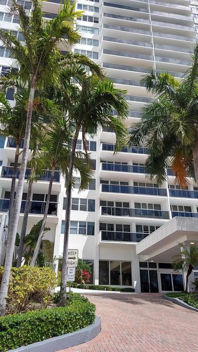 For Rent: $3,400 (2 beds, 2 baths, 1222 Square Feet)