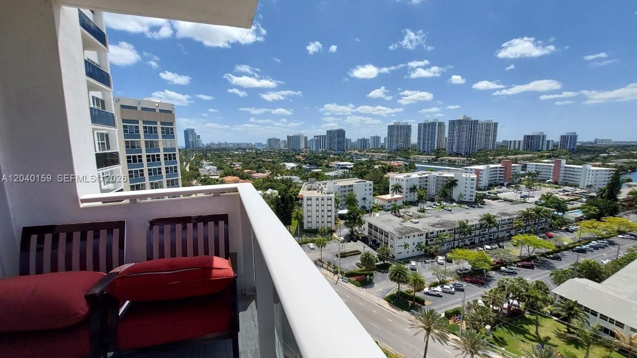 For Rent: $3,400 (2 beds, 2 baths, 1222 Square Feet)