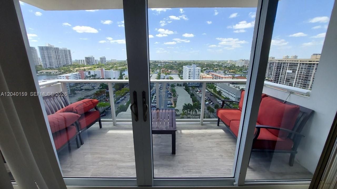 For Rent: $3,400 (2 beds, 2 baths, 1222 Square Feet)