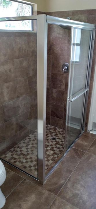 1382 Master shower