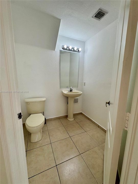 En Renta: $2,950 (3 camas, 2 baños, 1385 Pies cuadrados)