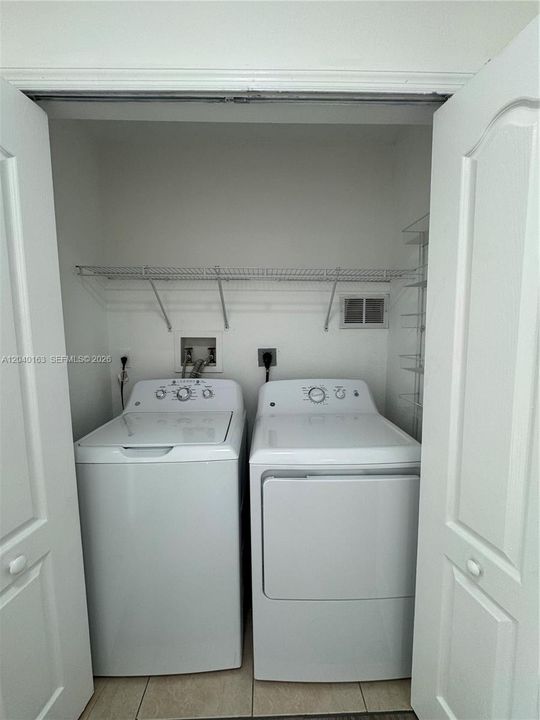En Renta: $2,950 (3 camas, 2 baños, 1385 Pies cuadrados)