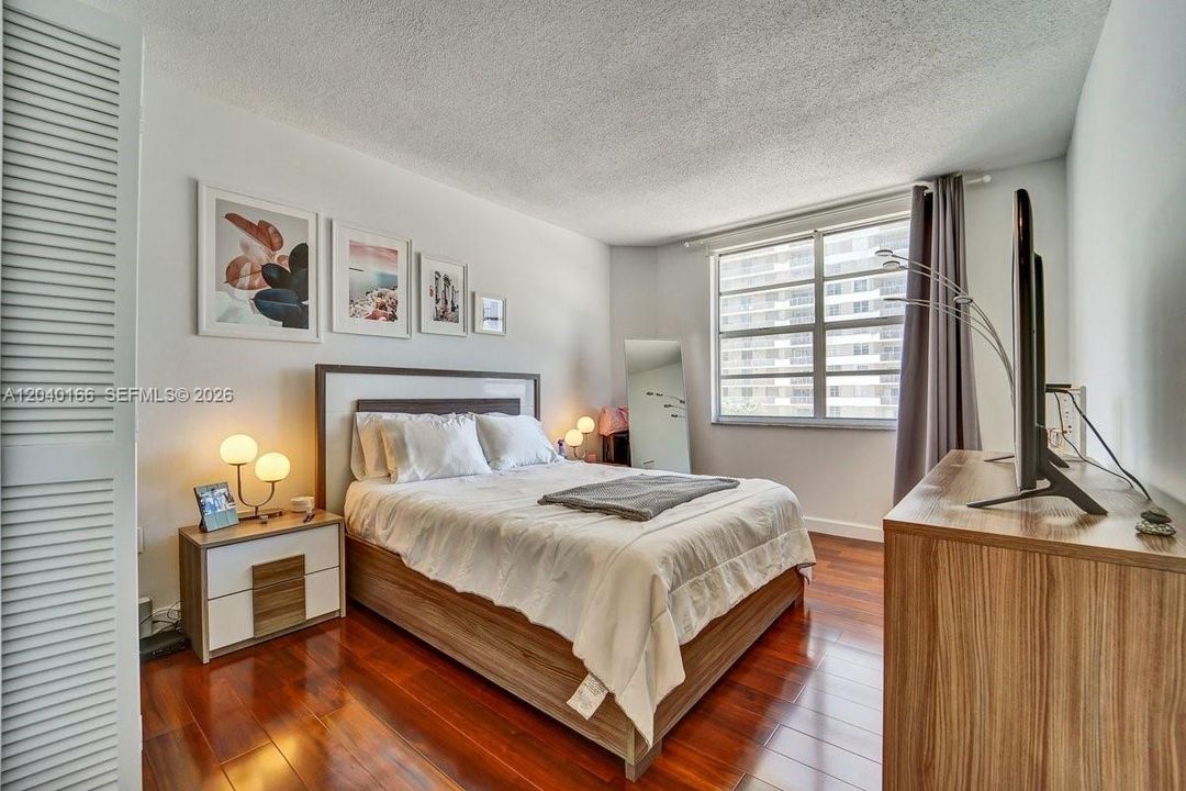For Rent: $2,800 (2 beds, 2 baths, 1275 Square Feet)