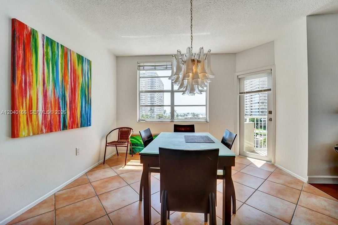 For Rent: $2,800 (2 beds, 2 baths, 1275 Square Feet)