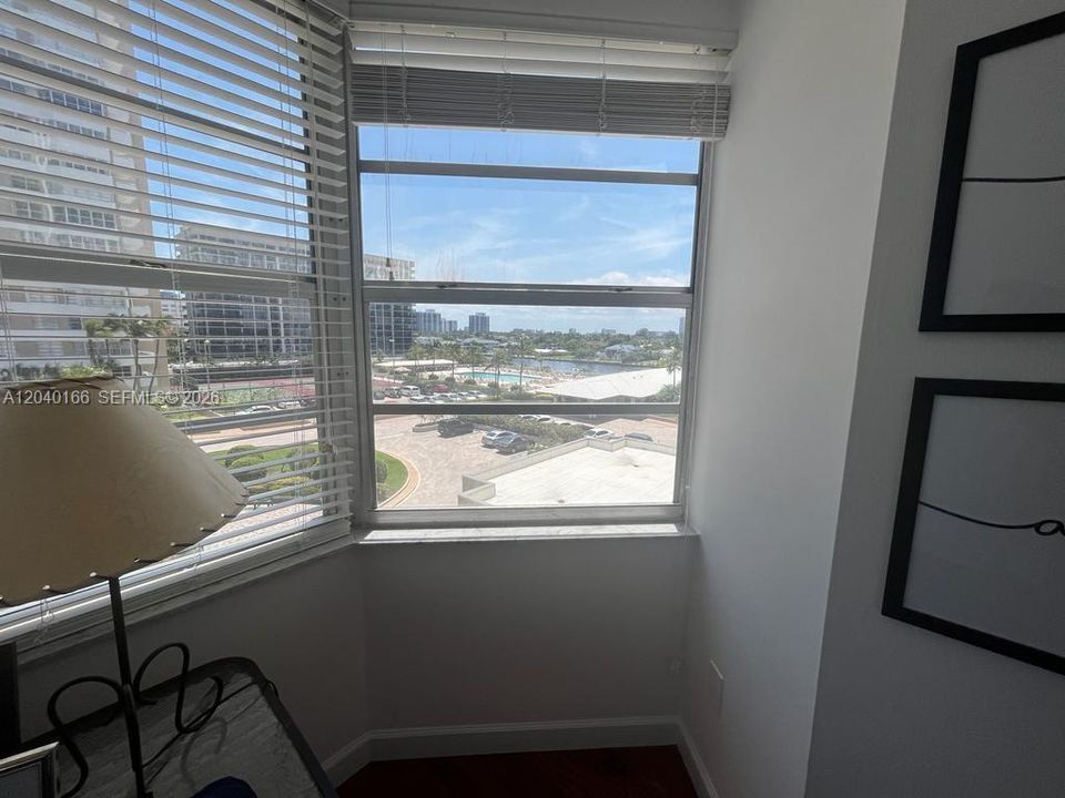 For Rent: $2,800 (2 beds, 2 baths, 1275 Square Feet)