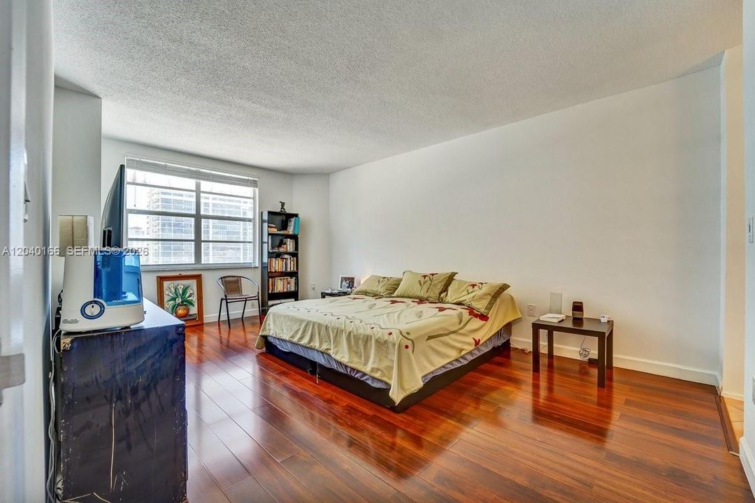 For Rent: $2,800 (2 beds, 2 baths, 1275 Square Feet)