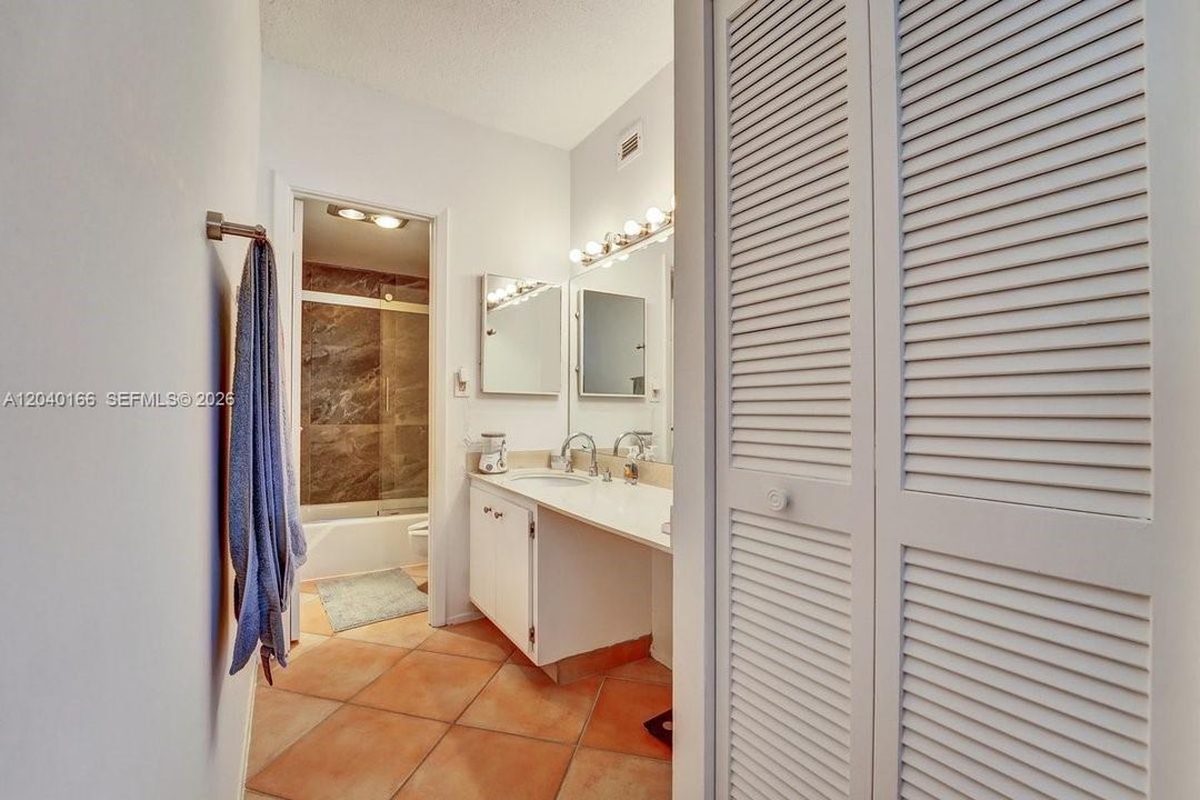 For Rent: $2,800 (2 beds, 2 baths, 1275 Square Feet)