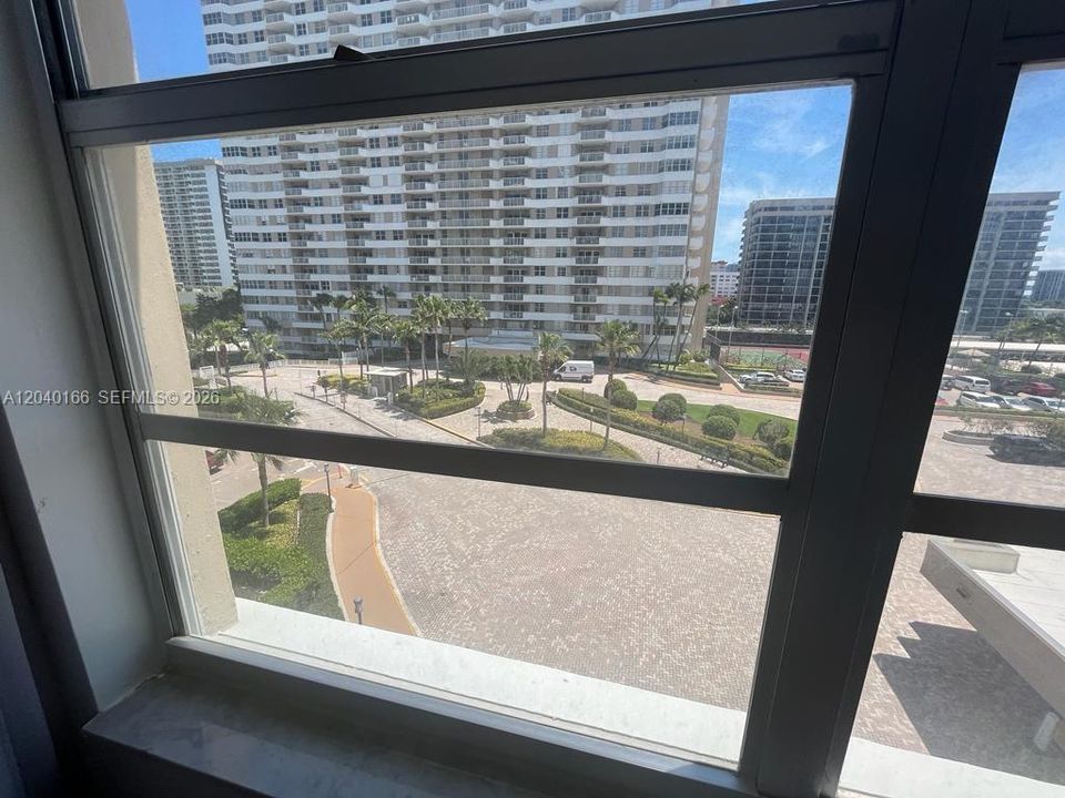 For Rent: $2,800 (2 beds, 2 baths, 1275 Square Feet)