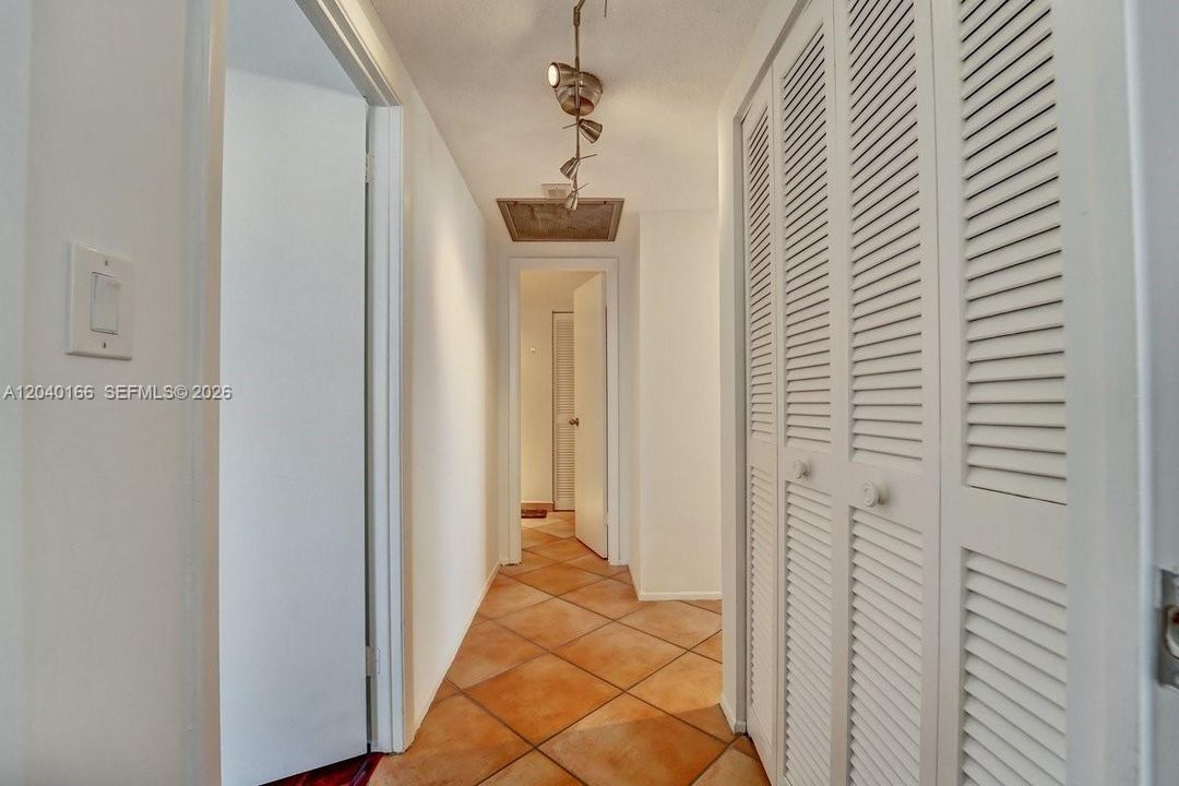 For Rent: $2,800 (2 beds, 2 baths, 1275 Square Feet)