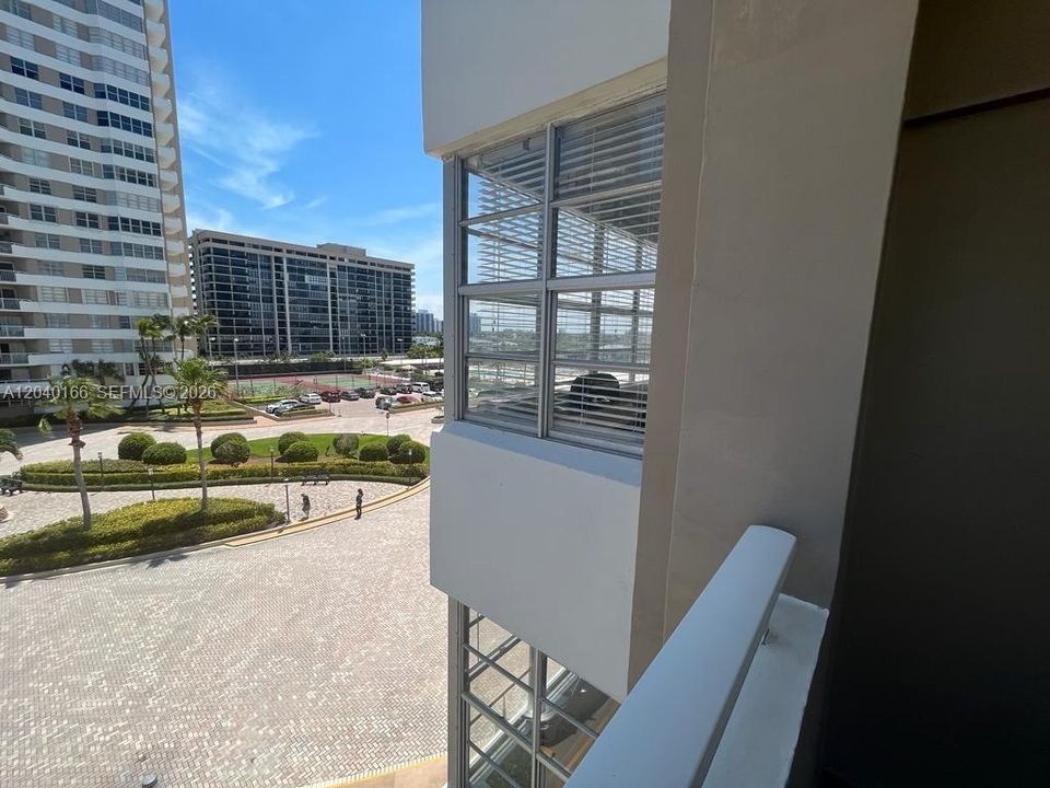 For Rent: $2,800 (2 beds, 2 baths, 1275 Square Feet)