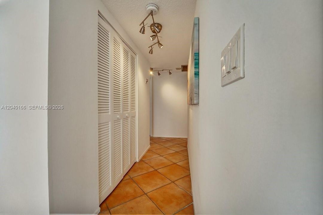 For Rent: $2,800 (2 beds, 2 baths, 1275 Square Feet)
