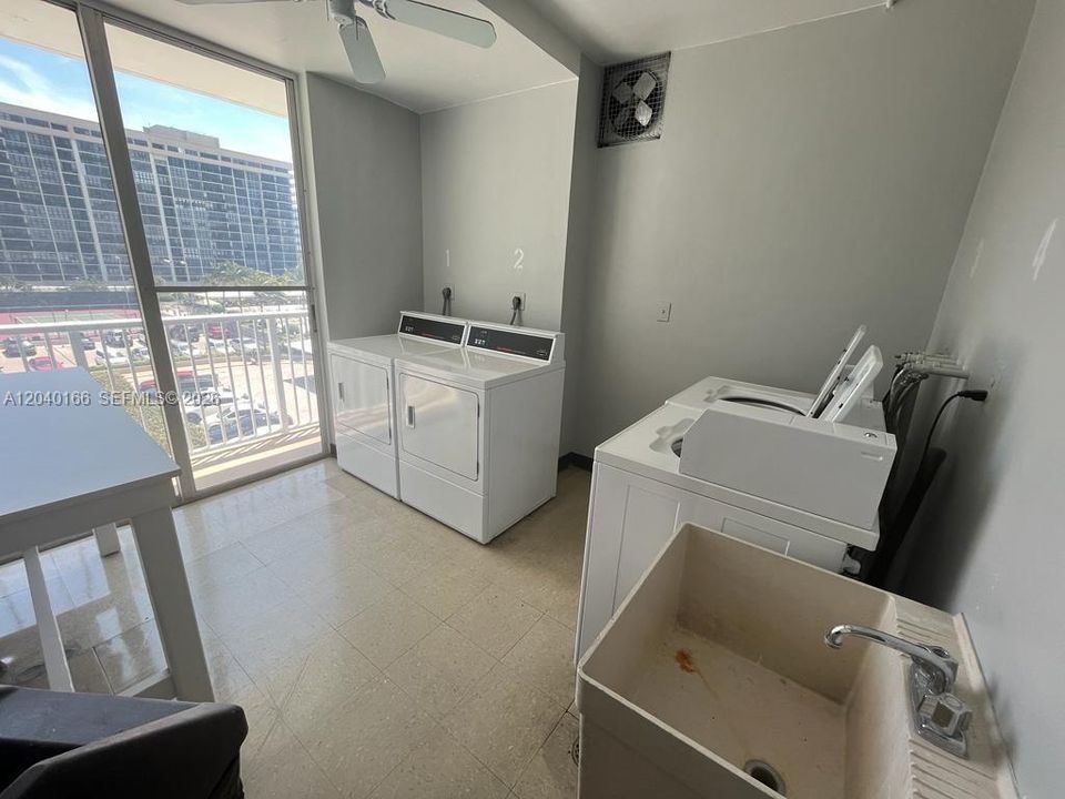 For Rent: $2,800 (2 beds, 2 baths, 1275 Square Feet)