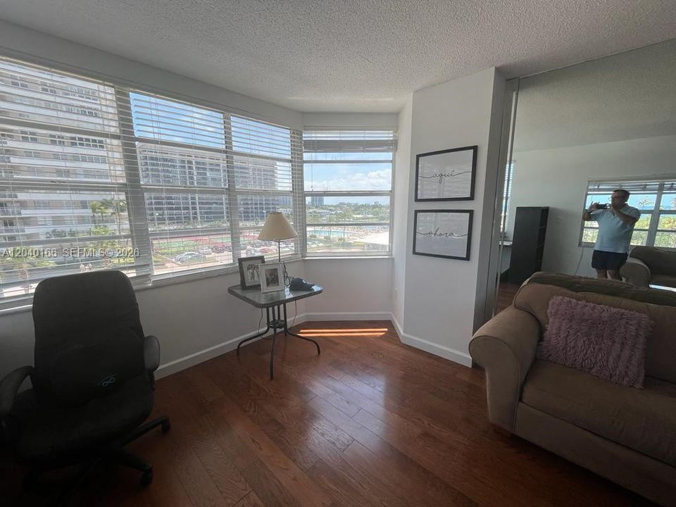 For Rent: $2,800 (2 beds, 2 baths, 1275 Square Feet)