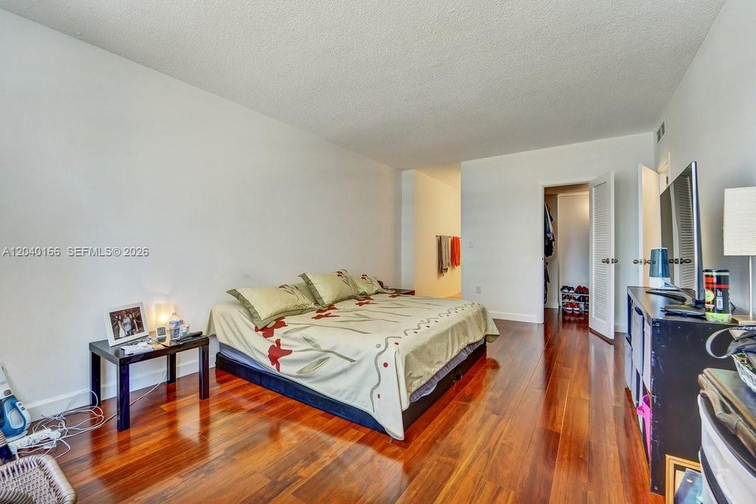 For Rent: $2,800 (2 beds, 2 baths, 1275 Square Feet)