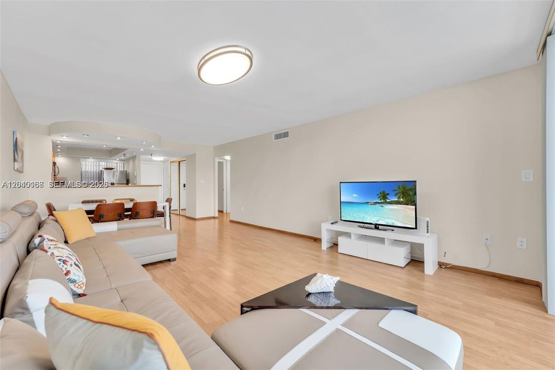 For Rent: $2,850 (2 beds, 2 baths, 1050 Square Feet)