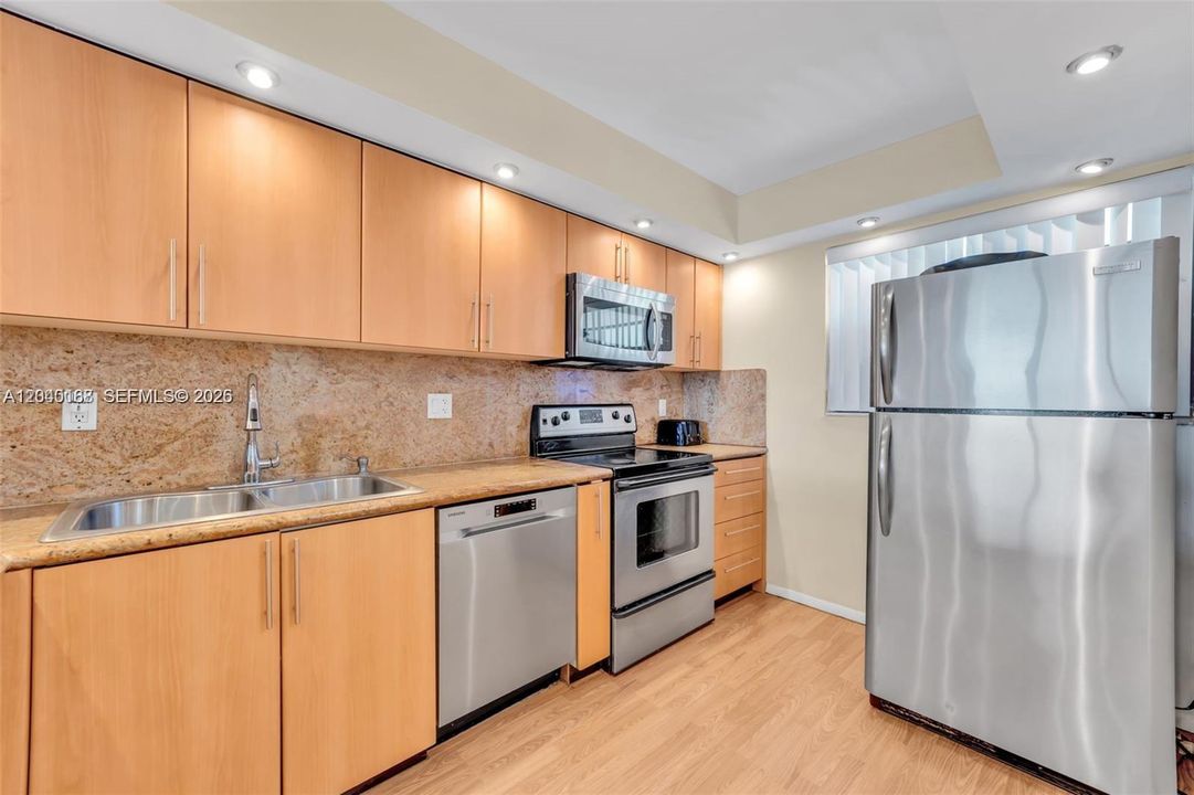 For Rent: $2,850 (2 beds, 2 baths, 1050 Square Feet)