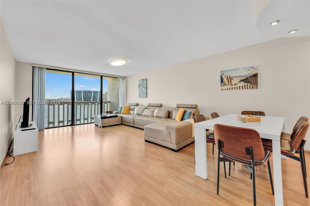 For Rent: $2,850 (2 beds, 2 baths, 1050 Square Feet)