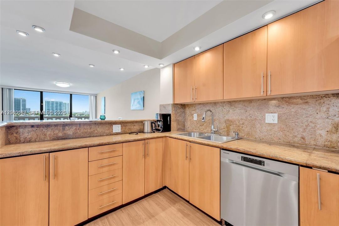 For Rent: $2,850 (2 beds, 2 baths, 1050 Square Feet)
