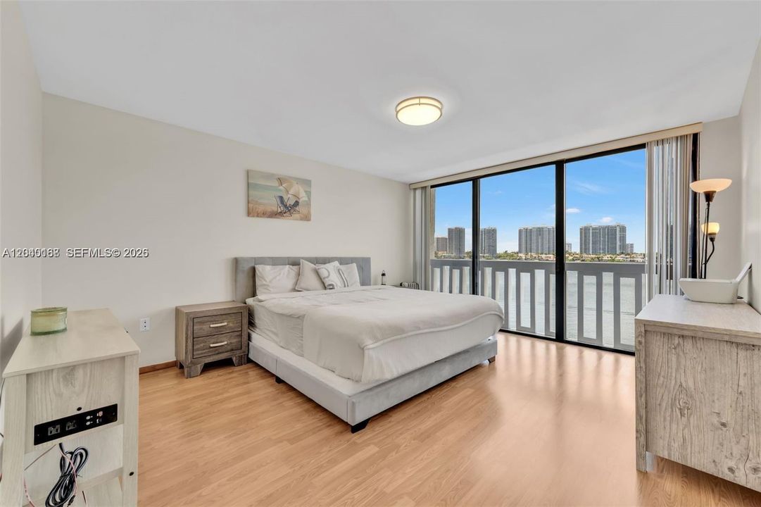 For Rent: $2,850 (2 beds, 2 baths, 1050 Square Feet)