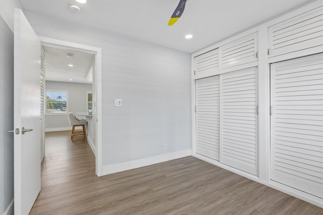 26-web-or-mls-S Ocean Dr 111-S1706-026