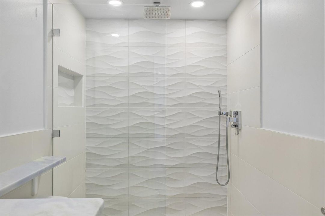 30-web-or-mls-S Ocean Dr 111-S1706-030