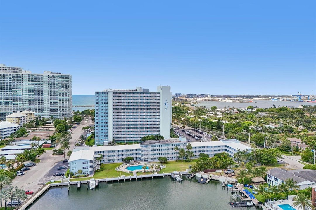 37-web-or-mls-S Ocean Dr 111-S1706-037