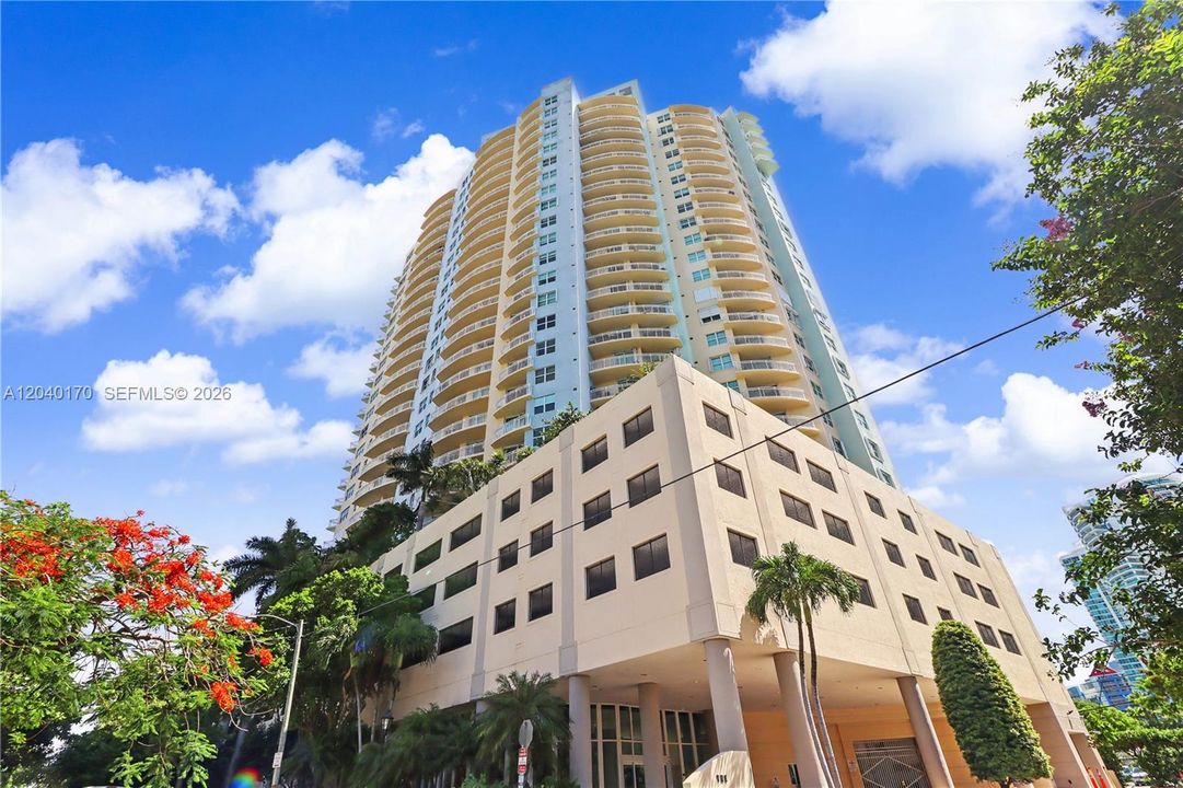 For Sale: $650,000 (2 beds, 2 baths, 1140 Square Feet)