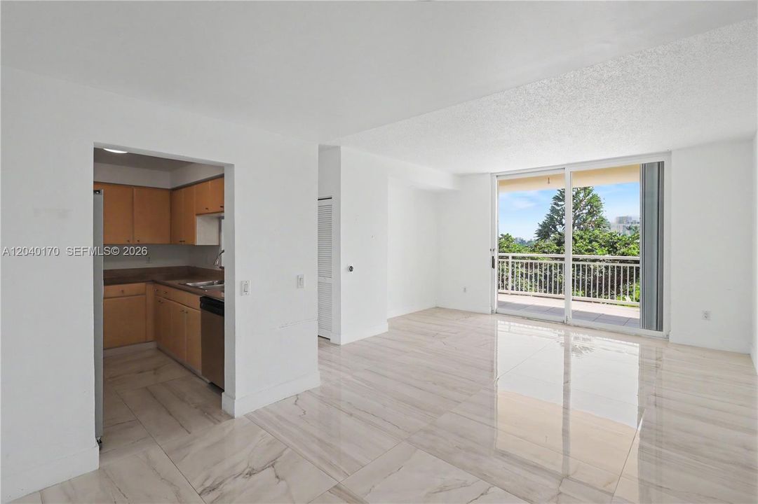 For Sale: $650,000 (2 beds, 2 baths, 1140 Square Feet)