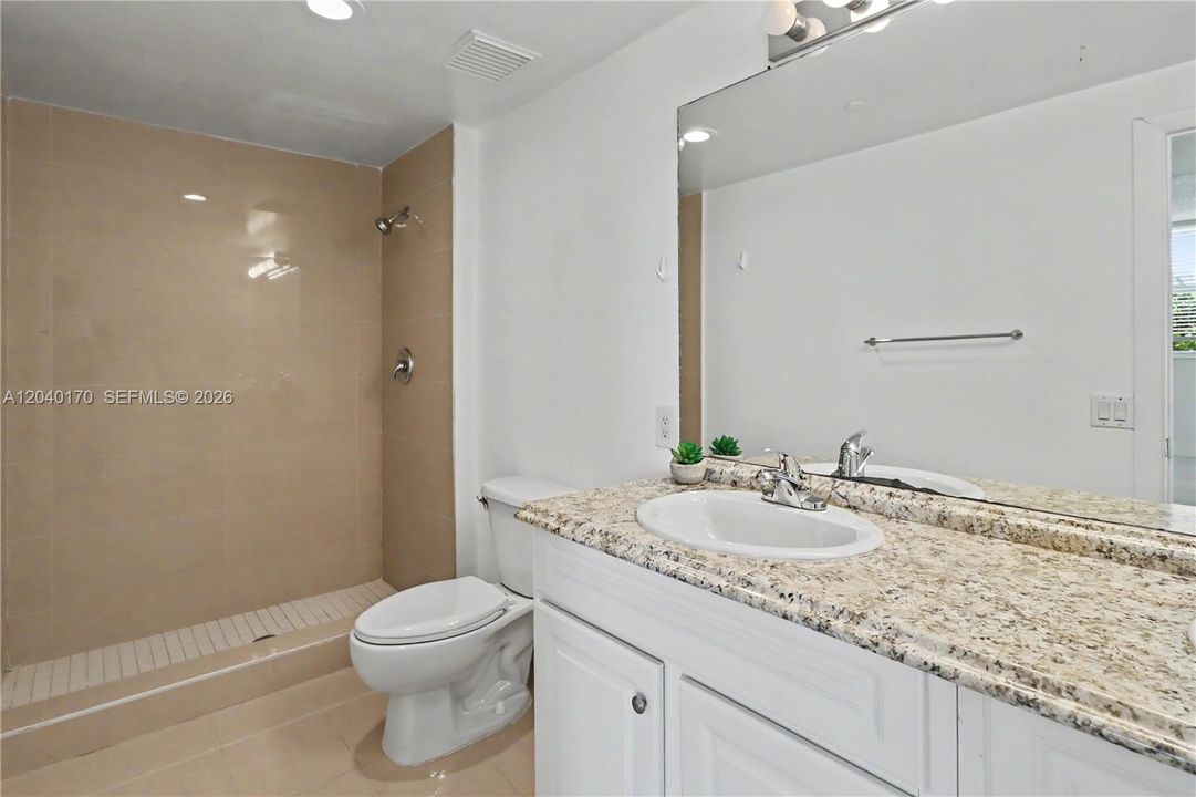 For Sale: $650,000 (2 beds, 2 baths, 1140 Square Feet)
