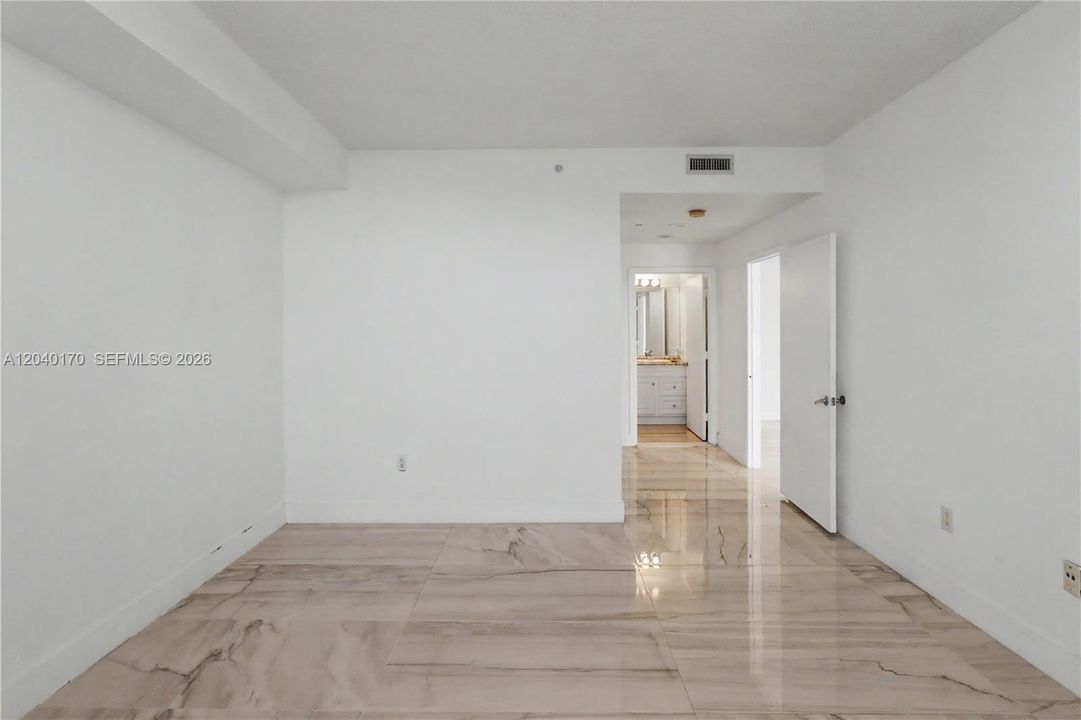 For Sale: $650,000 (2 beds, 2 baths, 1140 Square Feet)