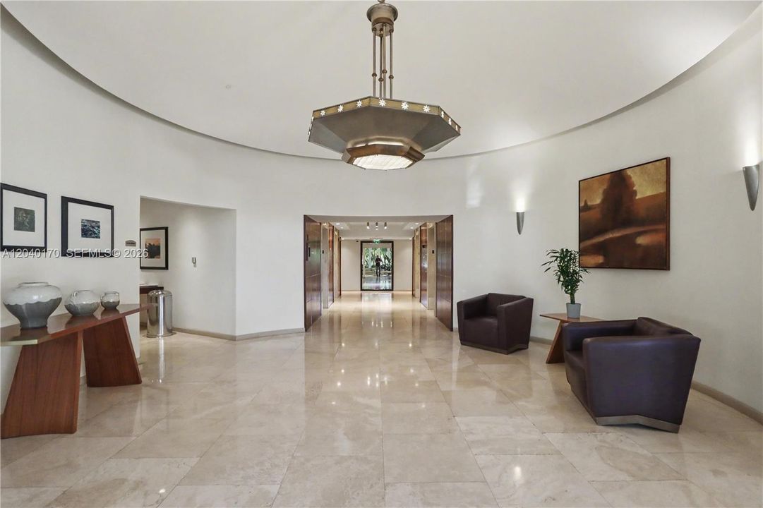 For Sale: $650,000 (2 beds, 2 baths, 1140 Square Feet)