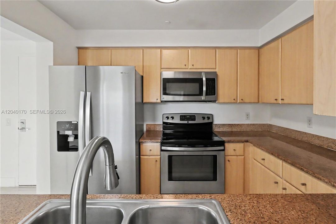 For Sale: $650,000 (2 beds, 2 baths, 1140 Square Feet)