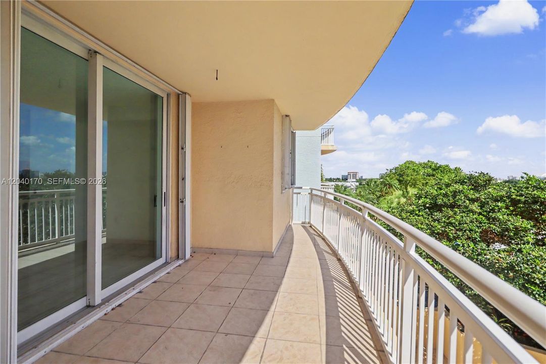 For Sale: $650,000 (2 beds, 2 baths, 1140 Square Feet)