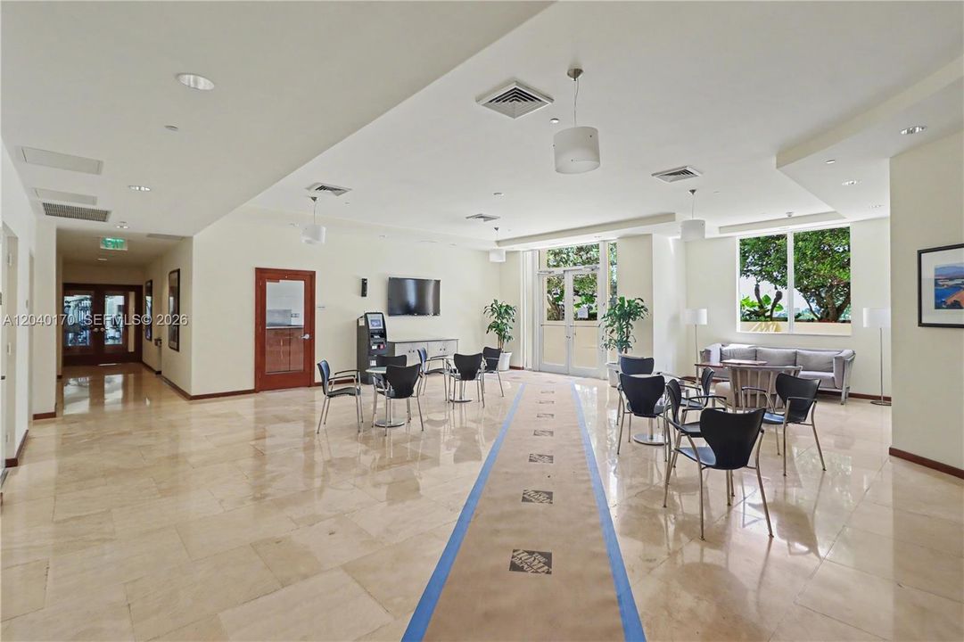 For Sale: $650,000 (2 beds, 2 baths, 1140 Square Feet)