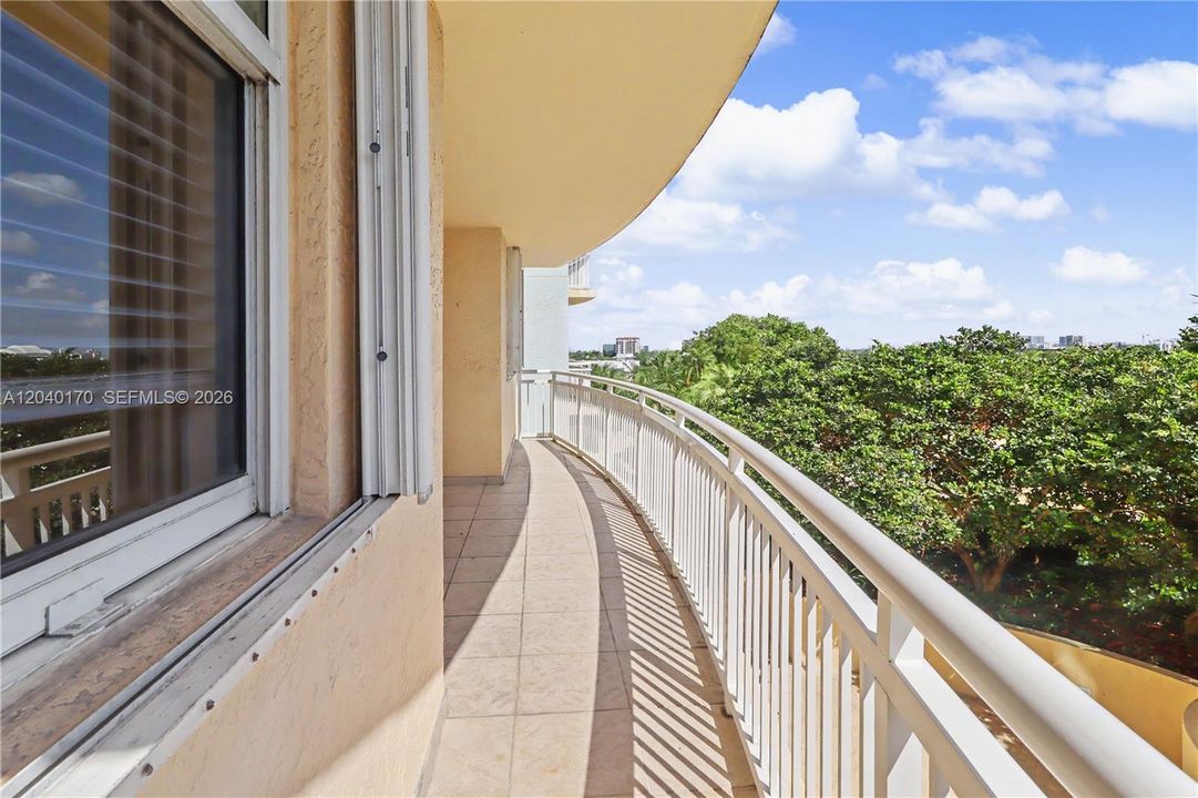 For Sale: $650,000 (2 beds, 2 baths, 1140 Square Feet)