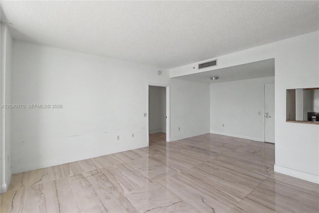 For Sale: $650,000 (2 beds, 2 baths, 1140 Square Feet)