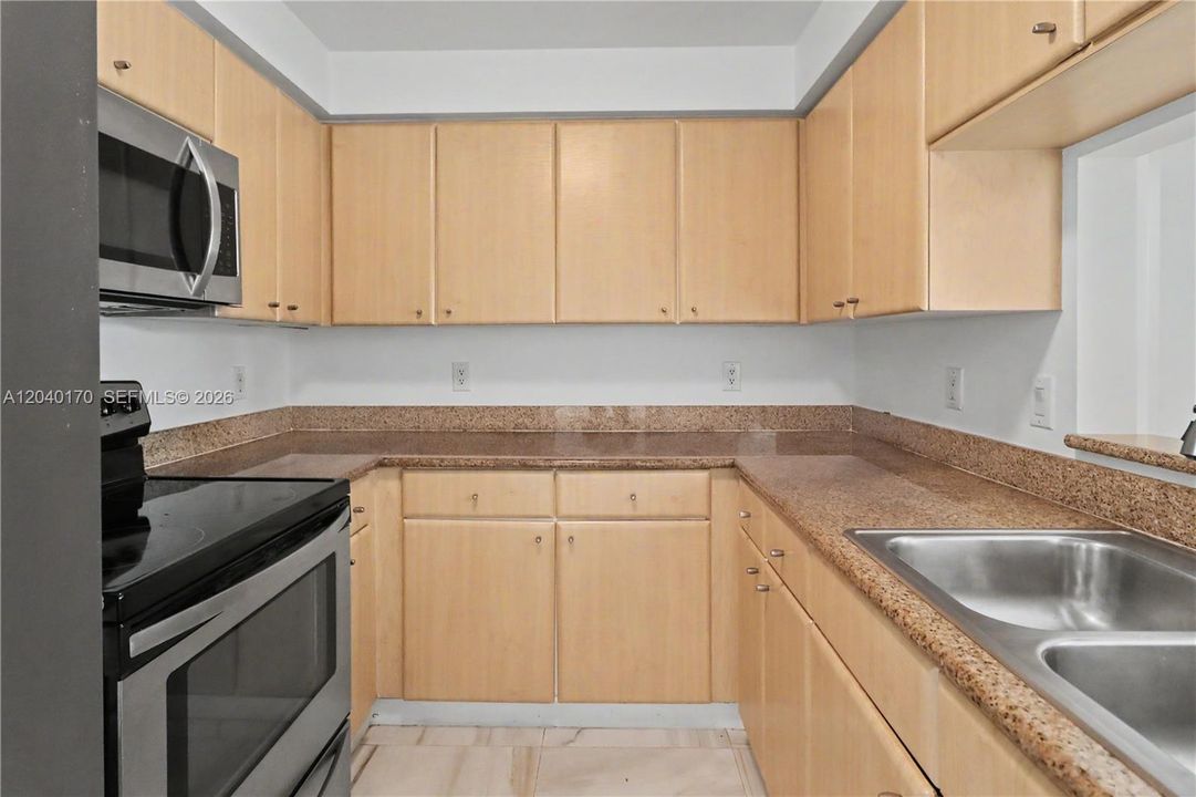 For Sale: $650,000 (2 beds, 2 baths, 1140 Square Feet)
